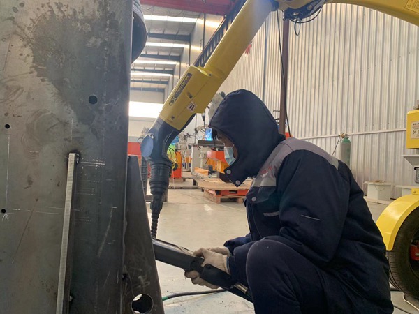 ����ѡ�񺸽ӻ�е�˳�����������������