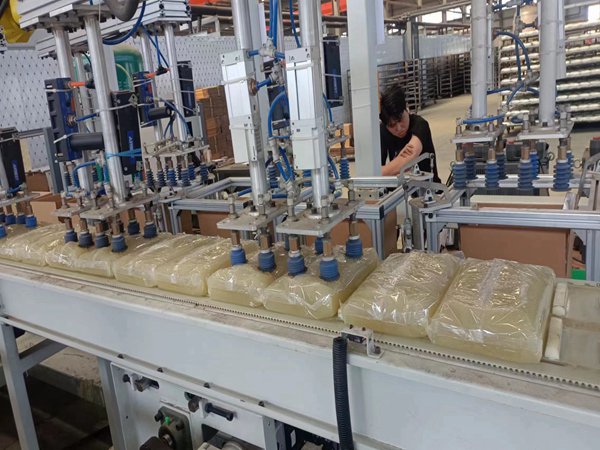 ½ñÄê»á¹ÙÍø°áÔËÂë¶âÉú²úÏßͼƬ ÏäÌå×Ô¶¯°áÔËÂë¶âÉú²úÏßչʾ