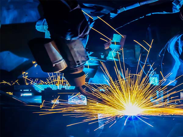 �Զ����ӻ�е������ô���ж�λ�ģ���������������