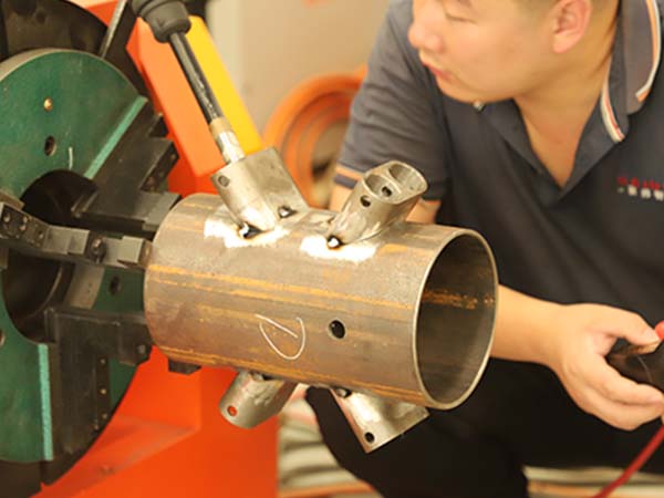 镌汰焊接机械人焊接变形的要领