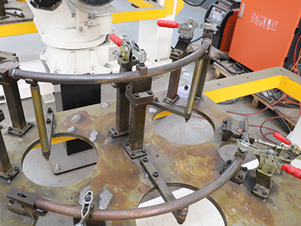 自动化焊机需要搭配工装夹具 自动化焊机需要搭配工装夹具