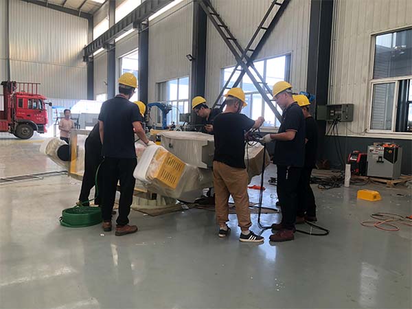 ˫˿º¸½Ó»úеÈ˵IJÙ×÷ ˫˿º¸½Ó»úеÈ˵IJÙ×÷